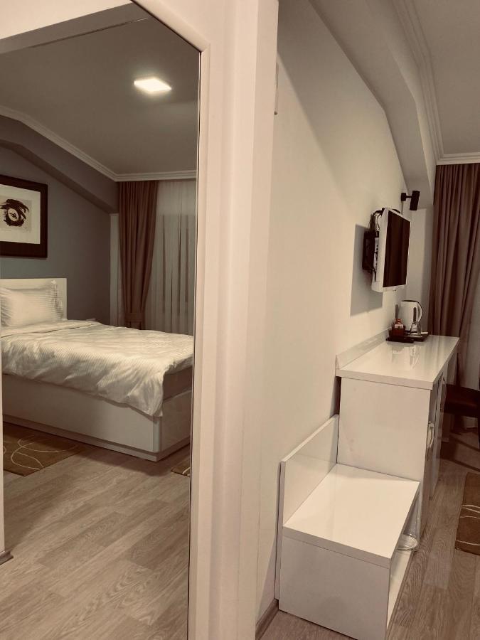 Hotel Callisto Pristina Exterior photo